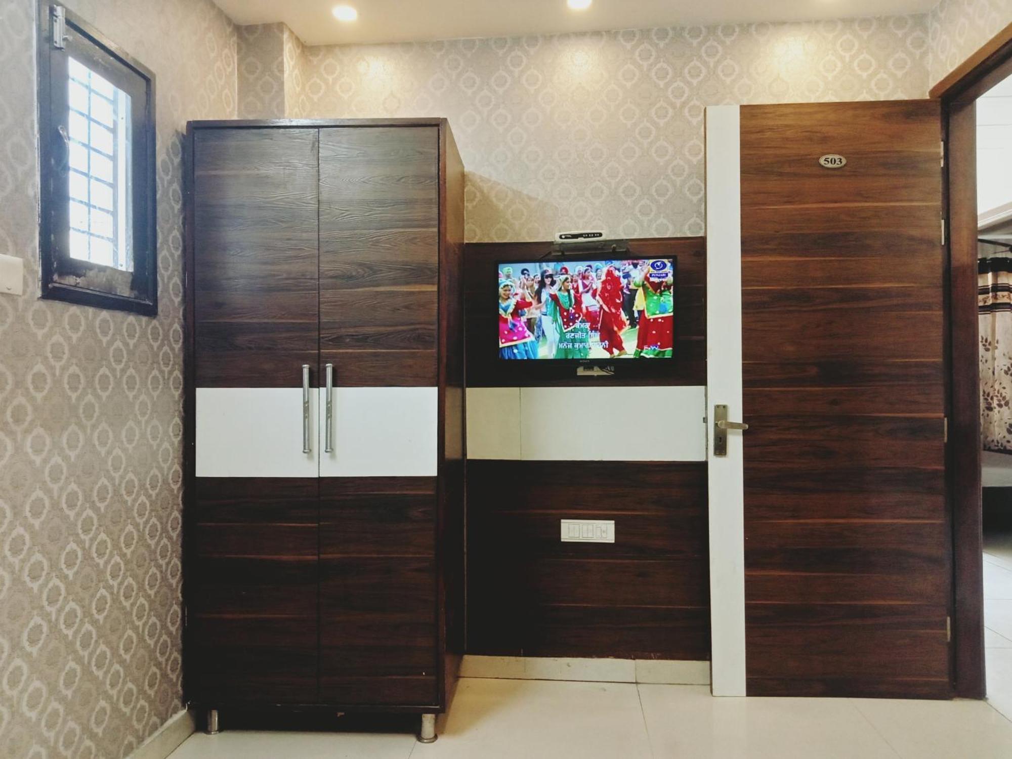 Hotel Robin Inn Amritsar Exterior photo